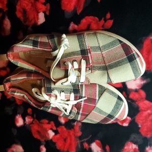 Toms shoes